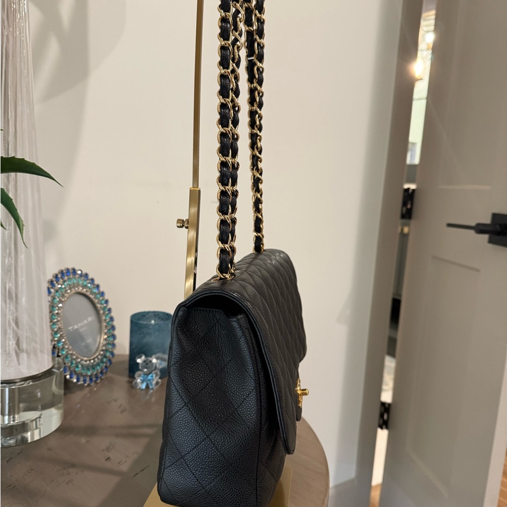 CHANEL Jumbo Black Quilted Leather Shoulder Bag with Gold Hardware - Picture 6 of 16